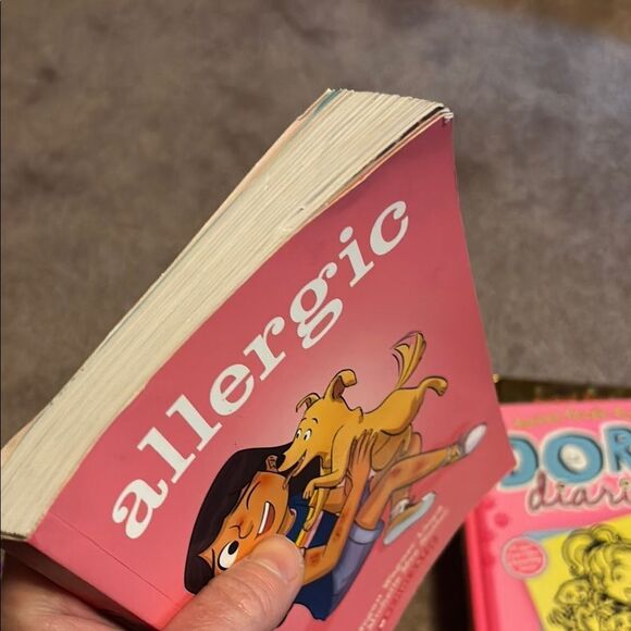 Dork Diaries Graphic Novel set - Picture 7 of 8